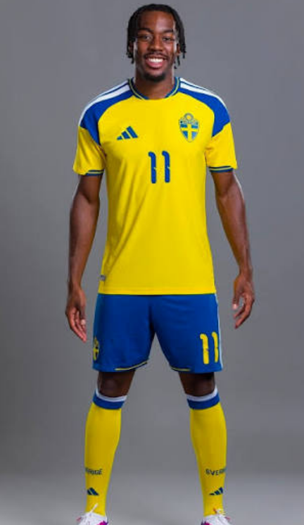 Inmatad helkroppsbild av Elanga